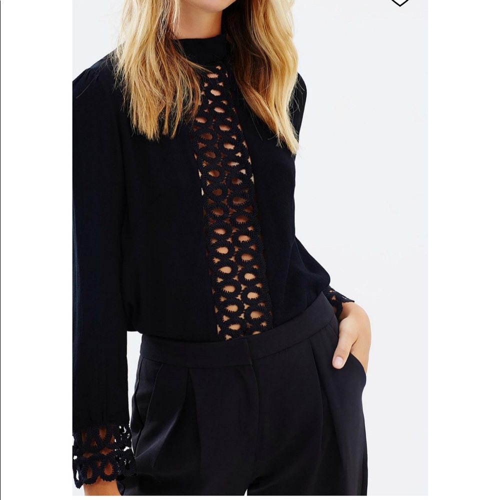 Shilla lace black top. Size S.